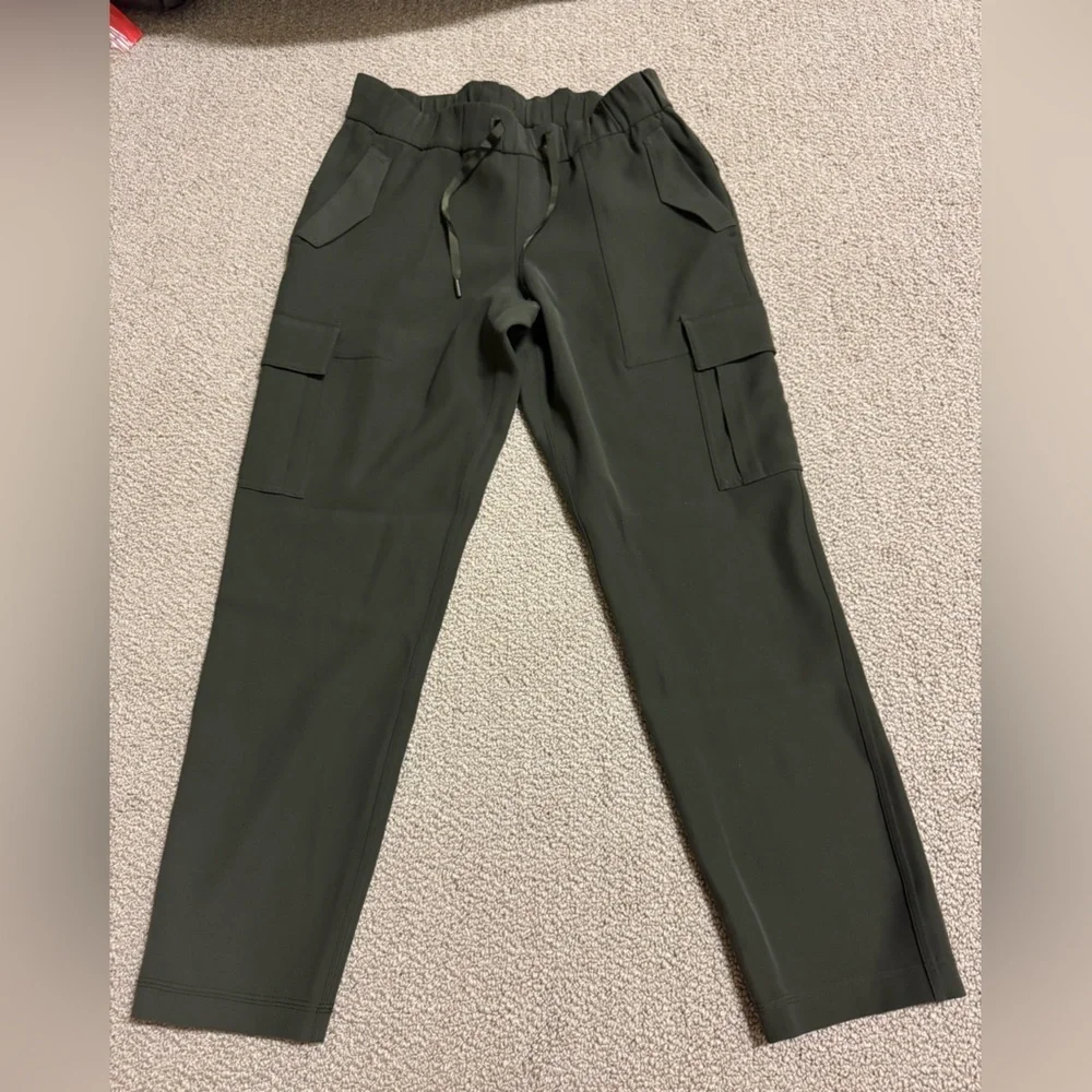 LULULEMON SIZE 6 DARK OLIVE CARGOS